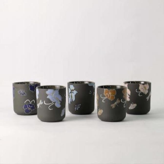 Зашто је овај јединствени ручно осликани цветни свећњак постао нови фаворит на Инстаграму?