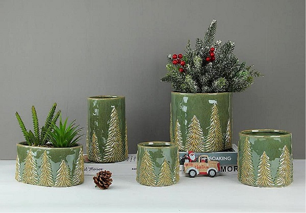 Наслов вести: Желите да божићни украси имају нежну атмосферу? Хоће ли ова керамичка рељефна борова ваза бити ваш нови фаворит?