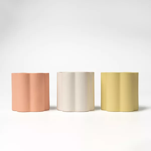 Уметнички држач за свеће са цветним ивицама