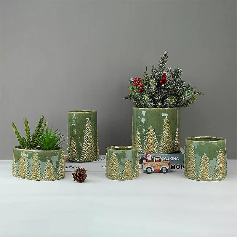 Рељефна божићна ваза од бора