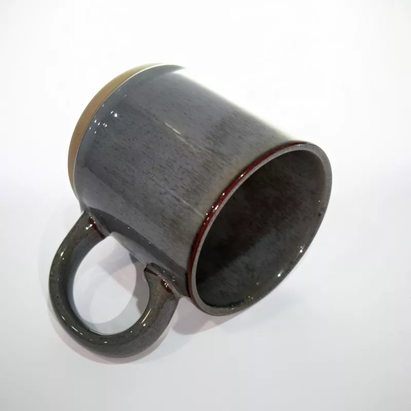 Једноставна модерна керамичка путна сива шоља