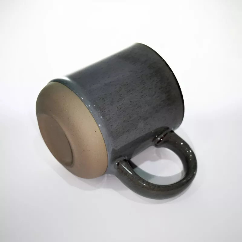 Једноставна модерна керамичка путна сива шоља